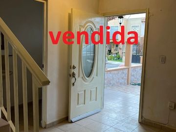 CASA EN UNIDAD muy bonita en el conjunto encontraras alberca centro deportivo y escuelas, ven a conocerla