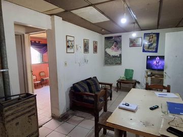 En Venta, Casa de 3 dormitorios, a reciclar,  B° Confluencia, Neuquén