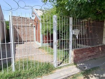 En Venta, Casa de 3 dormitorios, a reciclar,  B° Confluencia, Neuquén