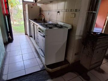En Venta, Casa de 3 dormitorios, a reciclar,  B° Confluencia, Neuquén