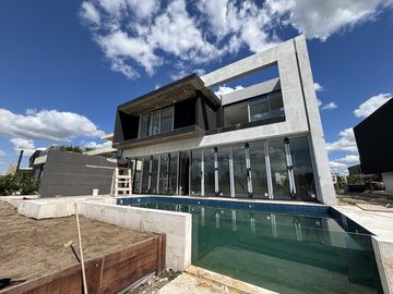Casa en  Venta y. Alquiler en El Yacht Nordelta