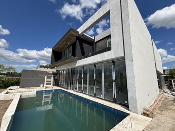 Casa en  Venta y. Alquiler en El Yacht Nordelta