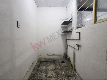 VENTA Casa en Unidad Nacional - Mirasoles, a un lado de parque Las Antenas