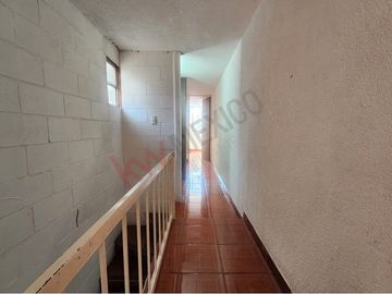 VENTA Casa en Unidad Nacional - Mirasoles, a un lado de parque Las Antenas