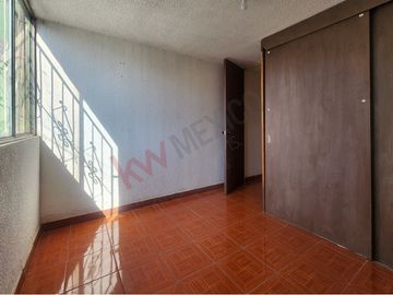 VENTA Casa en Unidad Nacional - Mirasoles, a un lado de parque Las Antenas