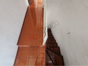 VENTA Casa en Unidad Nacional - Mirasoles, a un lado de parque Las Antenas