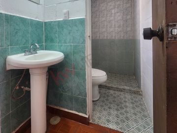 VENTA Casa en Unidad Nacional - Mirasoles, a un lado de parque Las Antenas