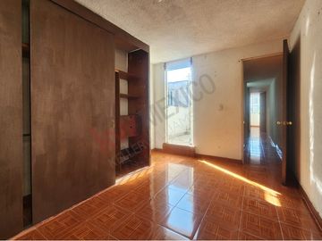 VENTA Casa en Unidad Nacional - Mirasoles, a un lado de parque Las Antenas