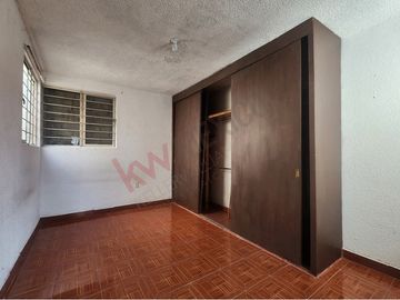 VENTA Casa en Unidad Nacional - Mirasoles, a un lado de parque Las Antenas