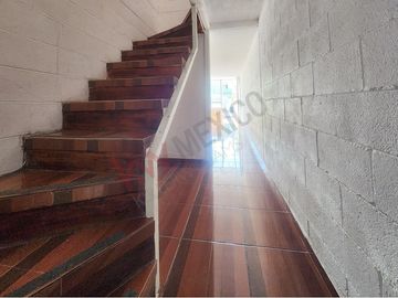 VENTA Casa en Unidad Nacional - Mirasoles, a un lado de parque Las Antenas