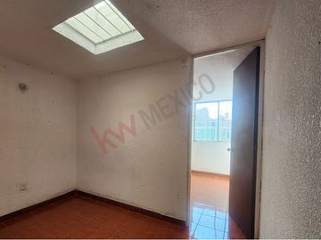 VENTA Casa en Unidad Nacional - Mirasoles, a un lado de parque Las Antenas