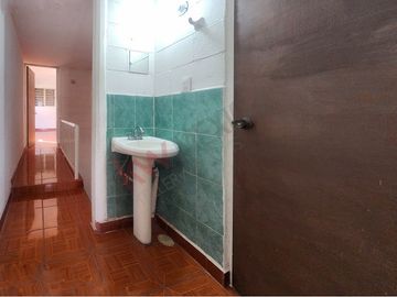 VENTA Casa en Unidad Nacional - Mirasoles, a un lado de parque Las Antenas