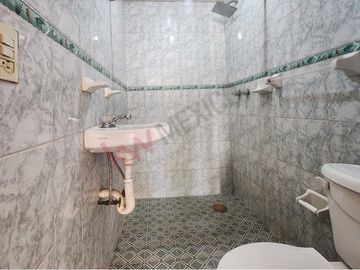 VENTA Casa en Unidad Nacional - Mirasoles, a un lado de parque Las Antenas