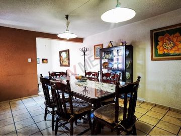 Casa en Venta en Col. Del Valle en San Luis Potosí, muy cerca de av. Nereo Rdz, Parque Morales y Plaza el Dorado
