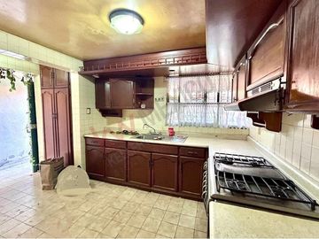 Casa en Venta en Col. Del Valle en San Luis Potosí, muy cerca de av. Nereo Rdz, Parque Morales y Plaza el Dorado