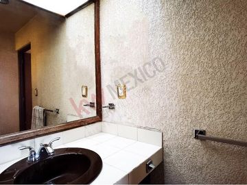 Casa en Venta en Col. Del Valle en San Luis Potosí, muy cerca de av. Nereo Rdz, Parque Morales y Plaza el Dorado