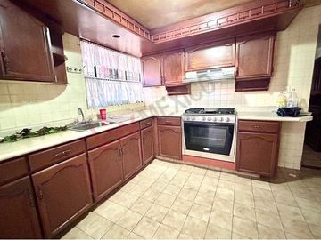 Casa en Venta en Col. Del Valle en San Luis Potosí, muy cerca de av. Nereo Rdz, Parque Morales y Plaza el Dorado