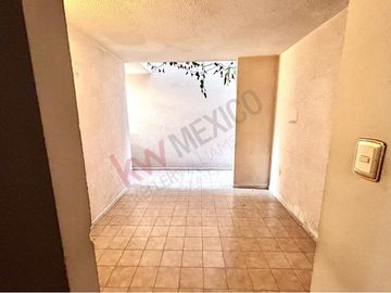 Casa en Venta en Col. Del Valle en San Luis Potosí, muy cerca de av. Nereo Rdz, Parque Morales y Plaza el Dorado