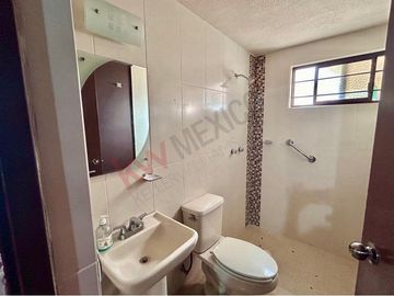Casa en Venta en Col. Del Valle en San Luis Potosí, muy cerca de av. Nereo Rdz, Parque Morales y Plaza el Dorado