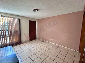 Casa en Venta en Col. Del Valle en San Luis Potosí, muy cerca de av. Nereo Rdz, Parque Morales y Plaza el Dorado