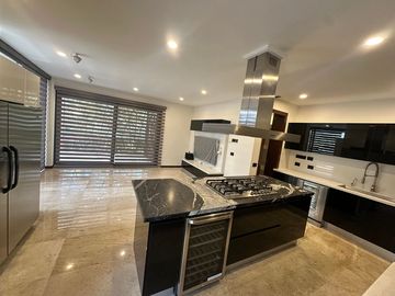 MAGNIFICA CASA EN BOSQUE DE LOS LAGOS