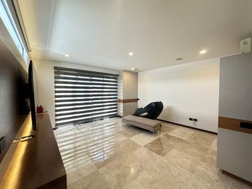 MAGNIFICA CASA EN BOSQUE DE LOS LAGOS