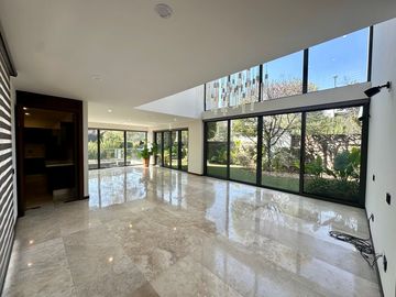MAGNIFICA CASA EN BOSQUE DE LOS LAGOS