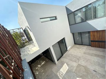 MAGNIFICA CASA EN BOSQUE DE LOS LAGOS