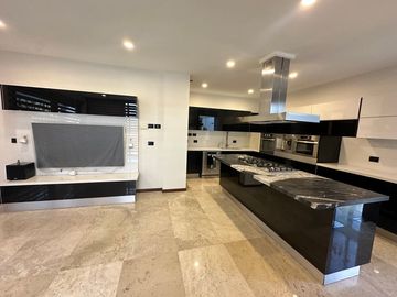 MAGNIFICA CASA EN BOSQUE DE LOS LAGOS