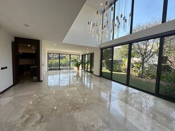 MAGNIFICA CASA EN BOSQUE DE LOS LAGOS