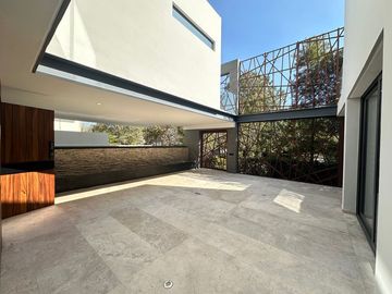 MAGNIFICA CASA EN BOSQUE DE LOS LAGOS