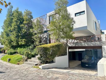 MAGNIFICA CASA EN BOSQUE DE LOS LAGOS