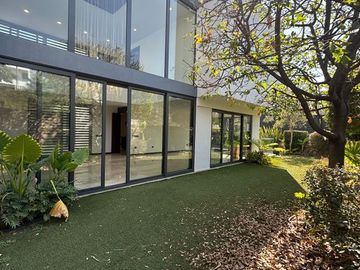 MAGNIFICA CASA EN BOSQUE DE LOS LAGOS