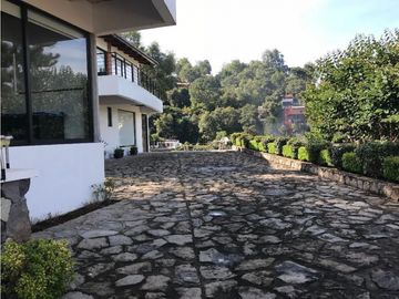 Casa en Venta con Vista al Lago en Exclusivo Condominio de 4 Casas