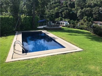 Casa en Venta con Vista al Lago en Exclusivo Condominio de 4 Casas