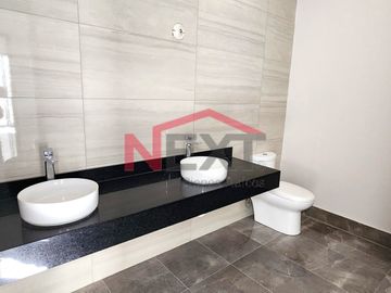 Casa de 1 Piso al Norte, en Hacienda SantaAna