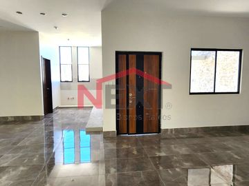 Casa de 1 Piso al Norte, en Hacienda SantaAna