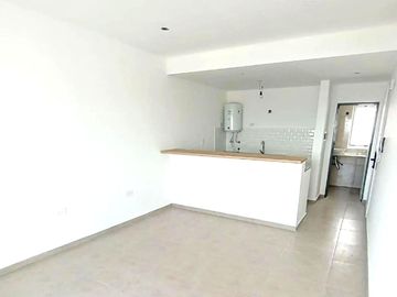 MONOAMBIENTE ESTRENAR en 7 e/ 62 y 63