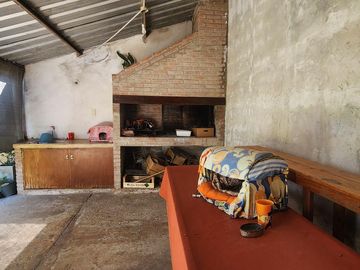 Casa en  Carlos Gardel, Colonia Avellaneda