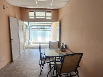 Casa en  Carlos Gardel, Colonia Avellaneda