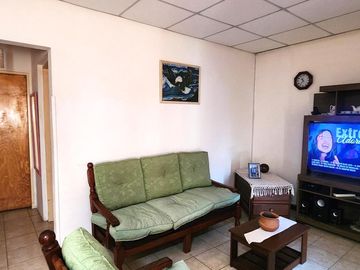 Casa en  Carlos Gardel, Colonia Avellaneda