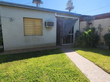 Casa en  Carlos Gardel, Colonia Avellaneda