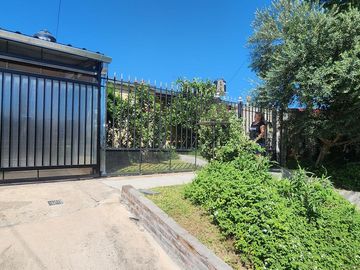 Casa en  Carlos Gardel, Colonia Avellaneda