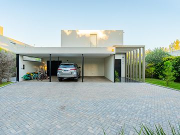 CASA A LA VENTA 3 DORMIS EN PUERTO ROLDAN