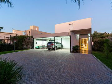 CASA A LA VENTA 3 DORMIS EN PUERTO ROLDAN