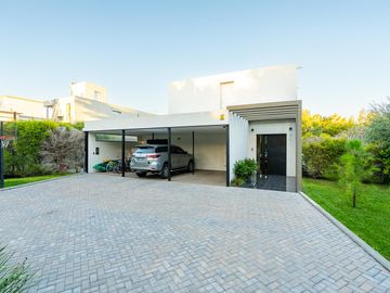 CASA A LA VENTA 3 DORMIS EN PUERTO ROLDAN