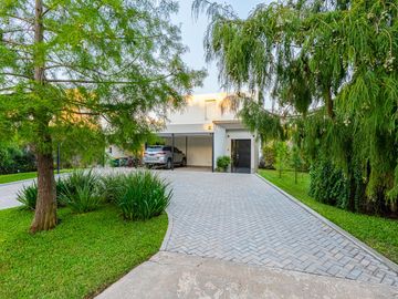 CASA A LA VENTA 3 DORMIS EN PUERTO ROLDAN