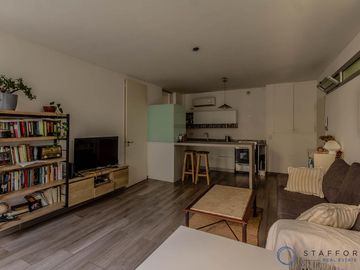 DEPARTAMENTO 2 AMBIENTES CON COCHERA EN LA CALABRIA, SAN ISIDRO.