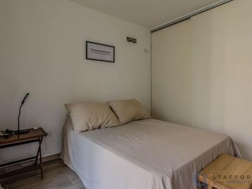 DEPARTAMENTO 2 AMBIENTES CON COCHERA EN LA CALABRIA, SAN ISIDRO.