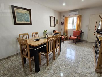 Duplex  en Castelar - 2 dormitorios - Patio - Cochera - Oficina -